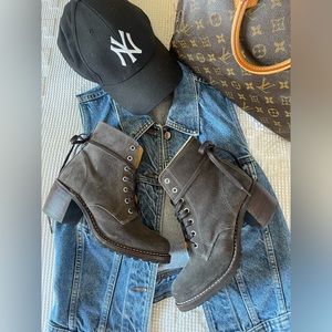 FRYE | Charcoal Sabrina 6G Lace Up Boots